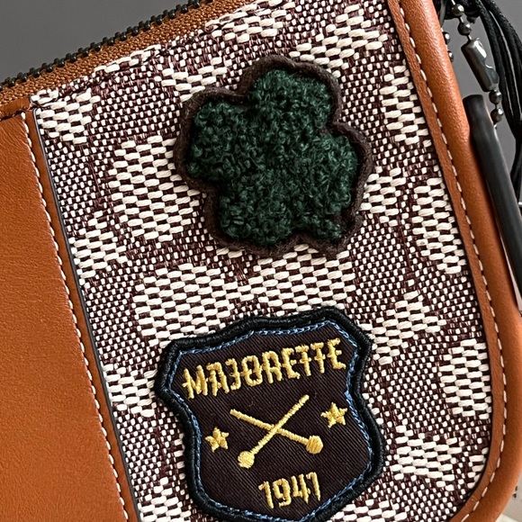 CG169 - Coach Swinger 20 in Signature Jacquard with Varsity Patches - Picture 3 of 12